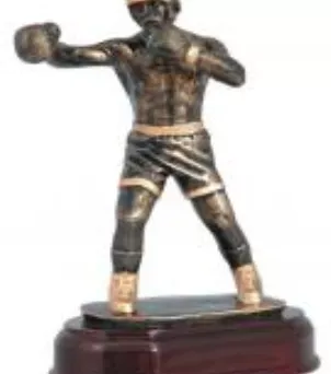 RF1381 Figurka odlewana BOKS h-24 cm