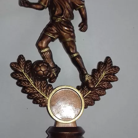 F151/B Figurka plastikowa PIŁKA NOŻNA-BRĄZ h-15 cm